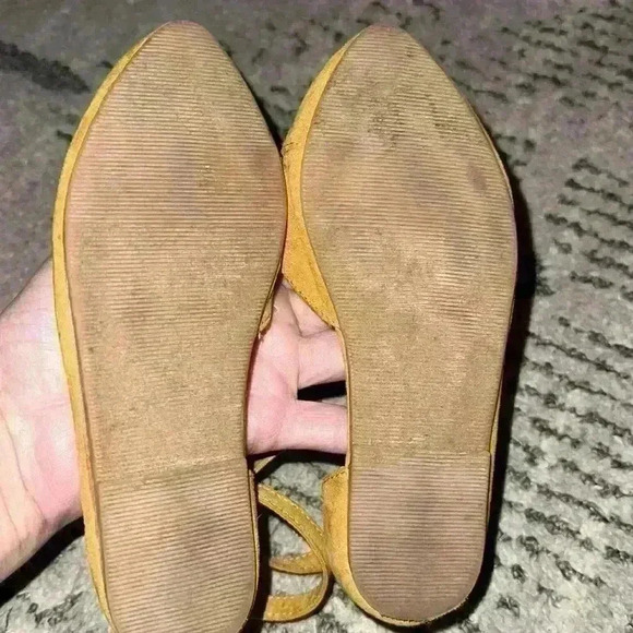 Girls 11 Mustard Suede Ballet Flat Dress Shoes super cute for fall - Picture 2 of 2